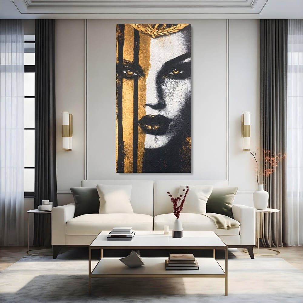 Tablou canvas cu tablou canvas cu portret feminin si foita de aur, fara rama, pe sasiu de lemn, pe perete intr-un living